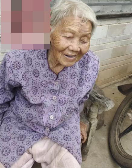 走失者照片 贵港市桂平市寻人：九旬老太走失，穿...