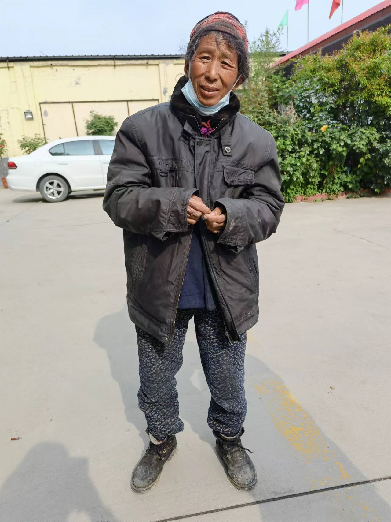 走失者照片 石家庄寻亲：六旬老太被救助，戴方格...