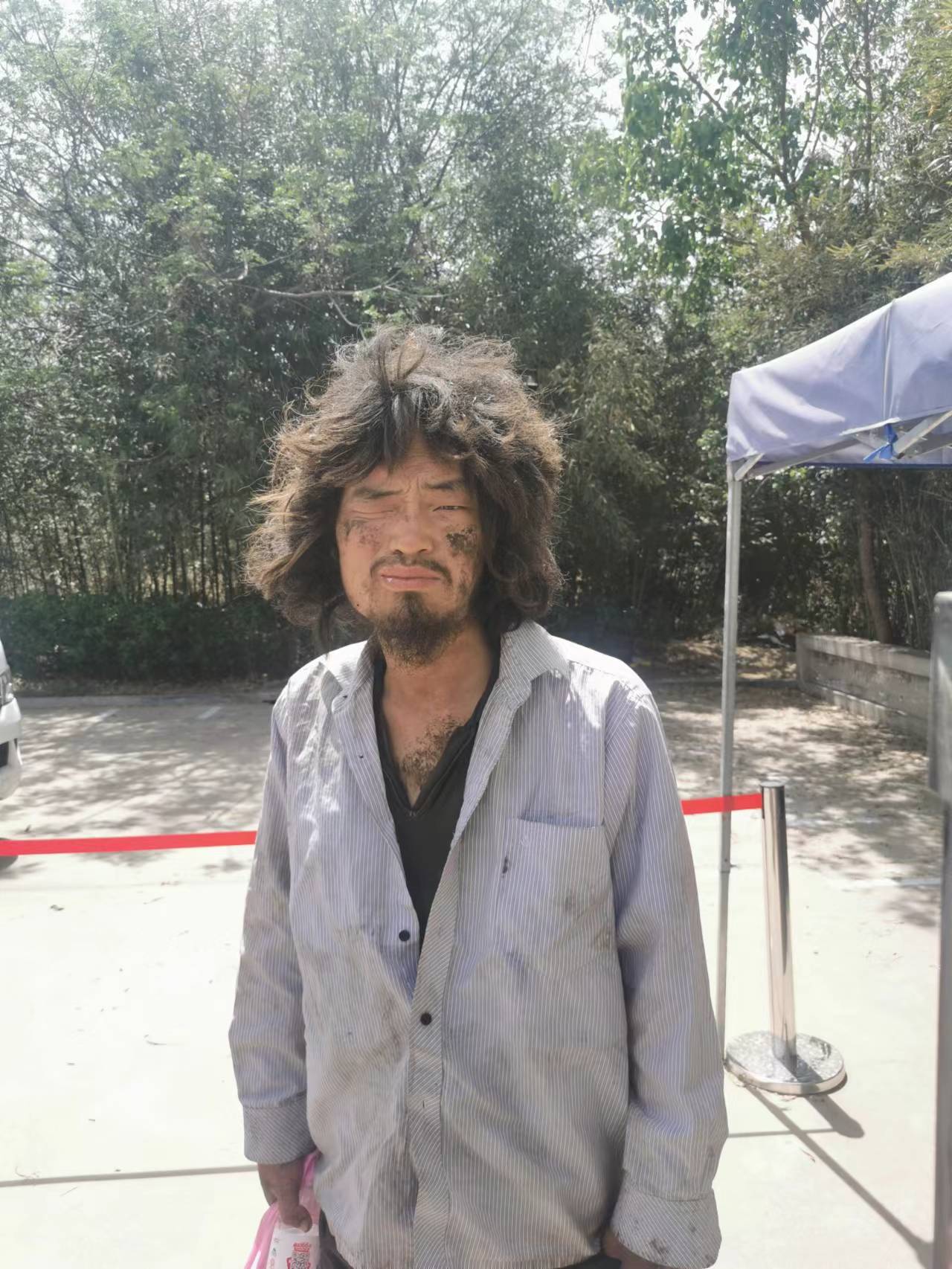 走失者照片 邢台寻亲：中年男子被救助，穿浅色细...
