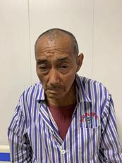 走失者照片 帮他回家：泰安六旬老人被救助，穿黑...