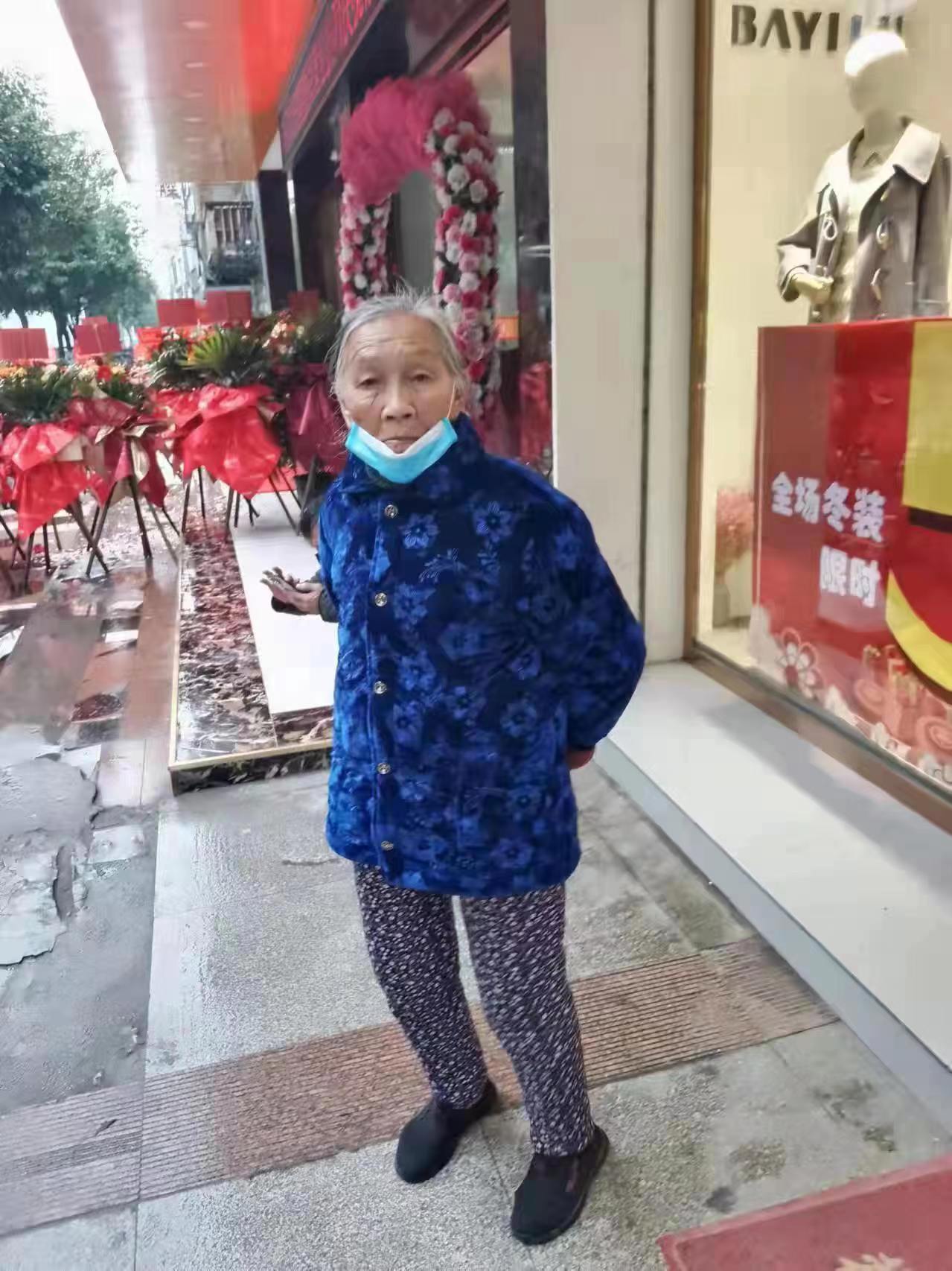 走失者照片 河池急寻：八旬老太走失，穿绿色格子...