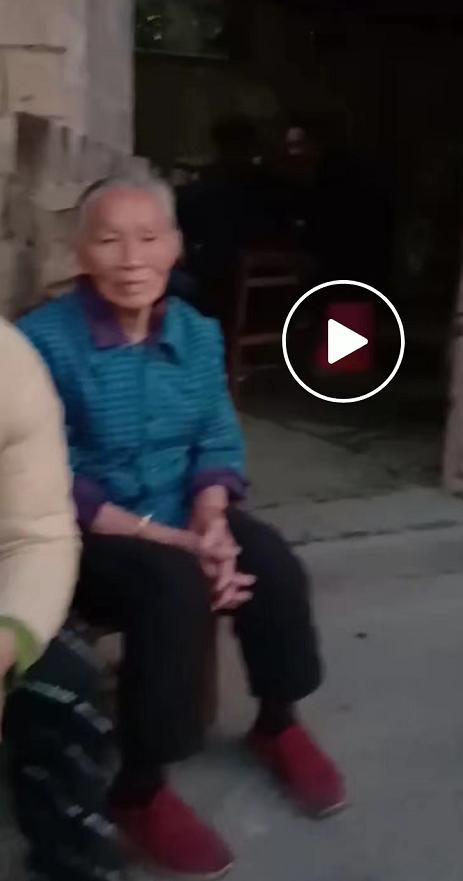 走失者照片 河池急寻：八旬老太走失，穿绿色格子...