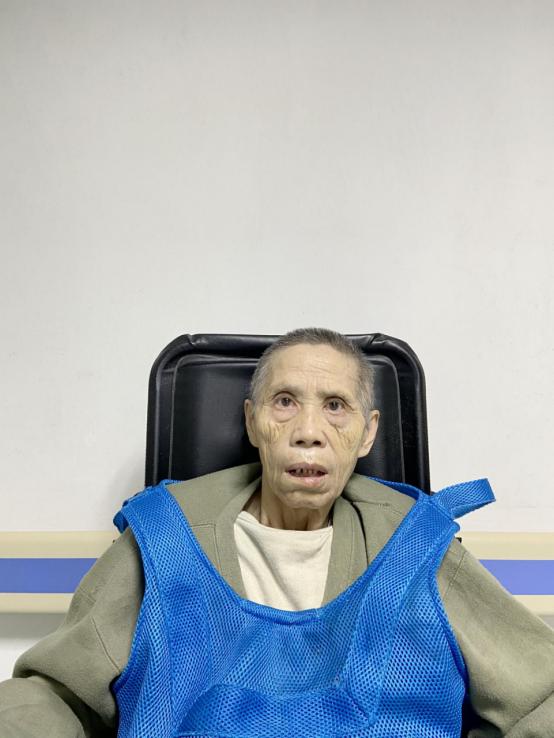 走失者照片 寻亲：南宁七旬老太被救助，高1米5...