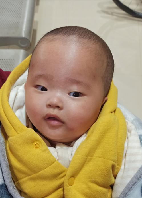 走失者照片 爸爸妈妈你们在哪儿？泉州1岁女童在...