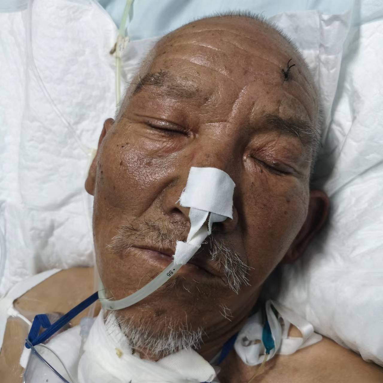 走失者照片 石家庄寻亲：七旬老人被救助，穿灰色...