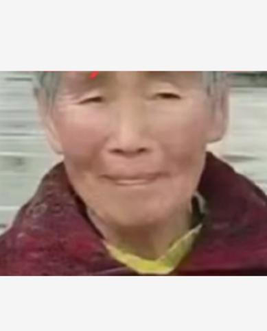 走失者照片 黔南州急寻：八旬老太走失，穿蓝色格...