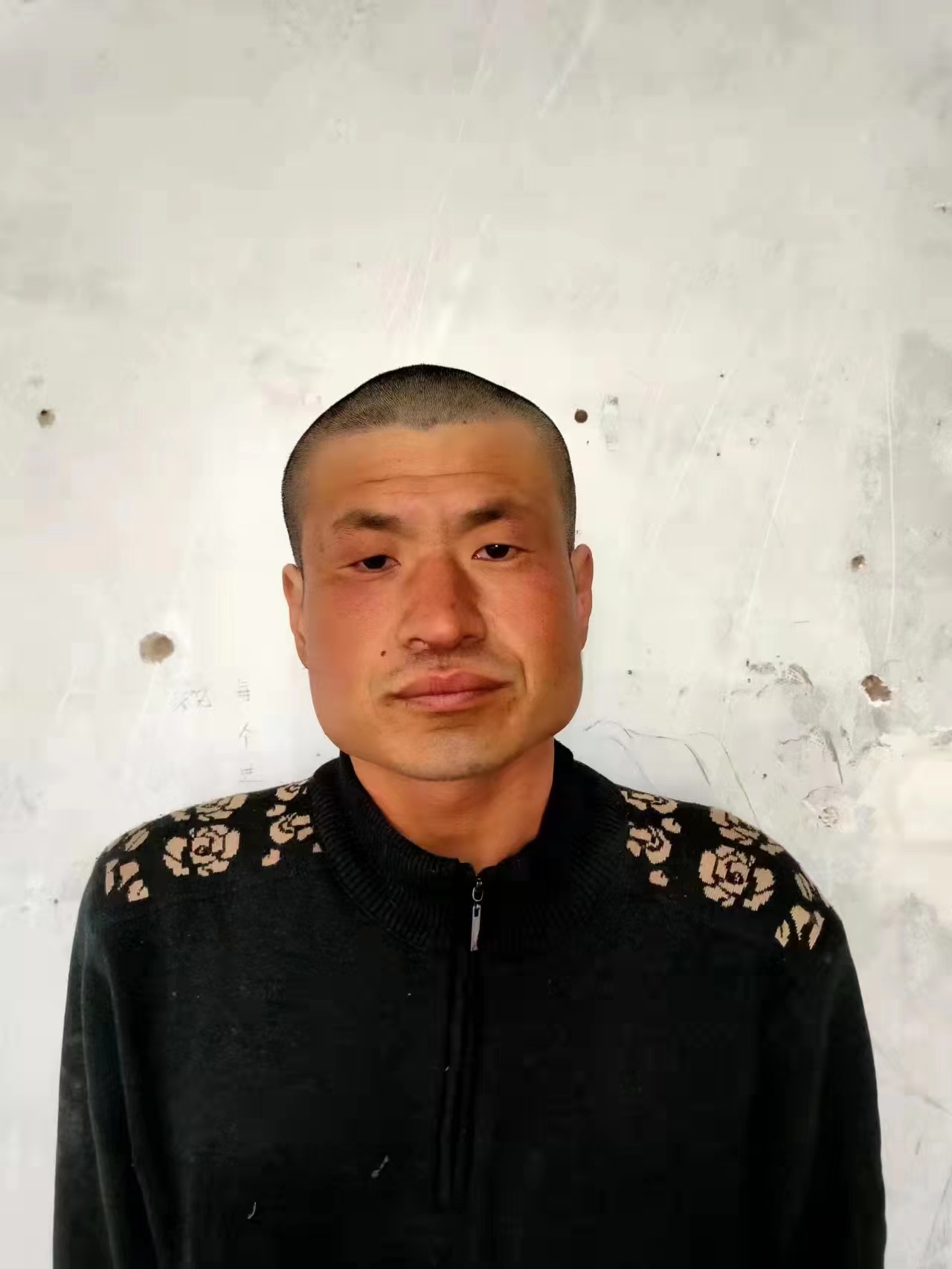 走失者照片 沧州寻亲：中年男子被救助，穿黑色破...