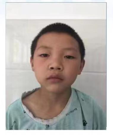 走失者照片 成都简阳急寻：11岁男孩失联，穿黑...