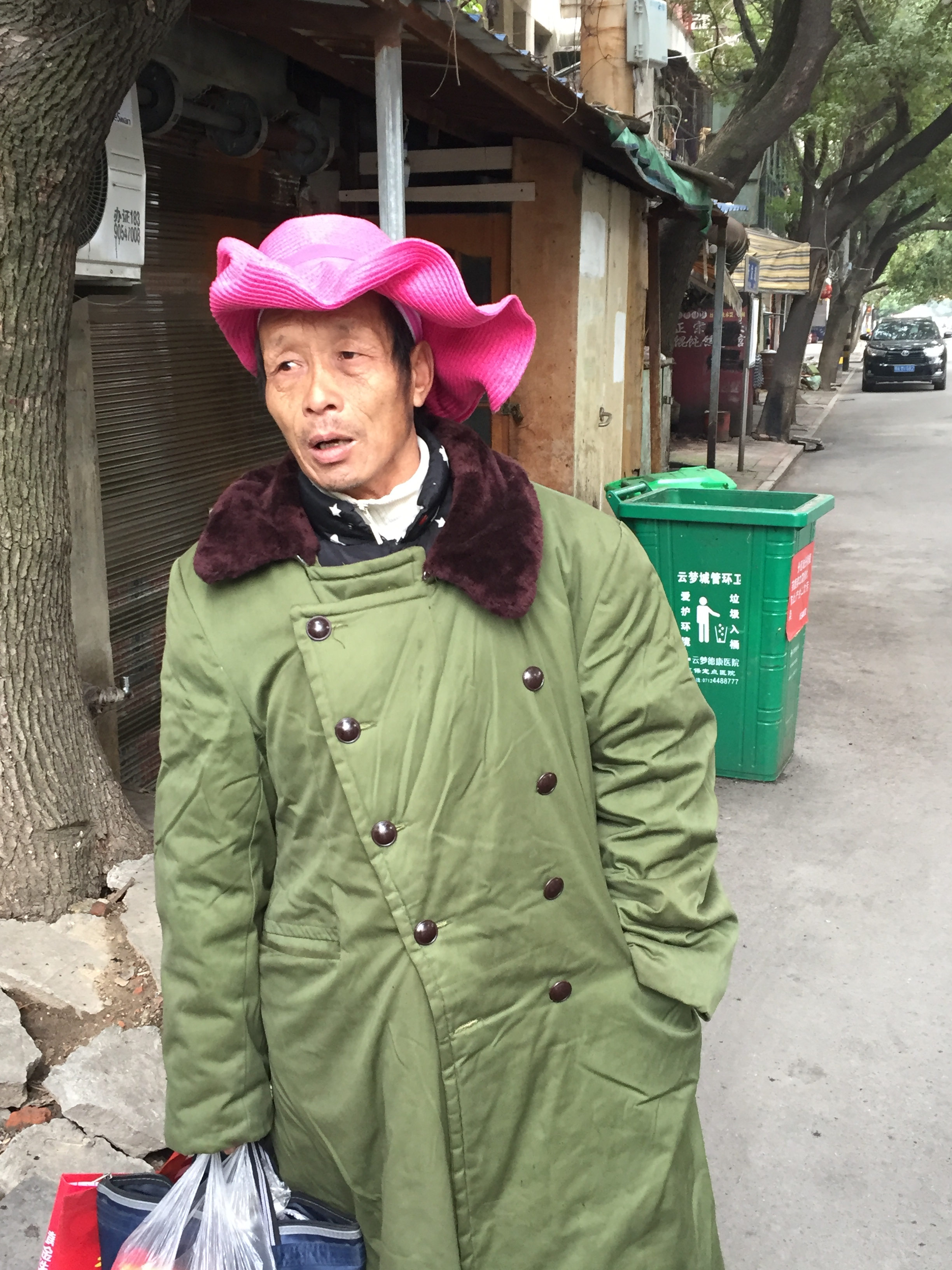 走失者照片 孝感寻亲：五旬男子被救助，穿军绿色...