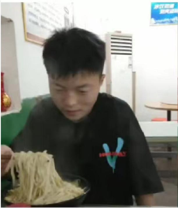 走失者照片 阜阳急寻！17岁男孩失联，穿红色卫...