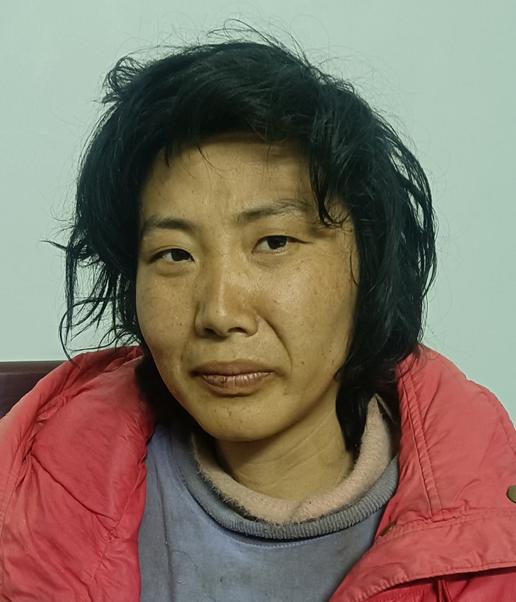 走失者照片 周口寻亲：青年女子被救助，穿红色棉...