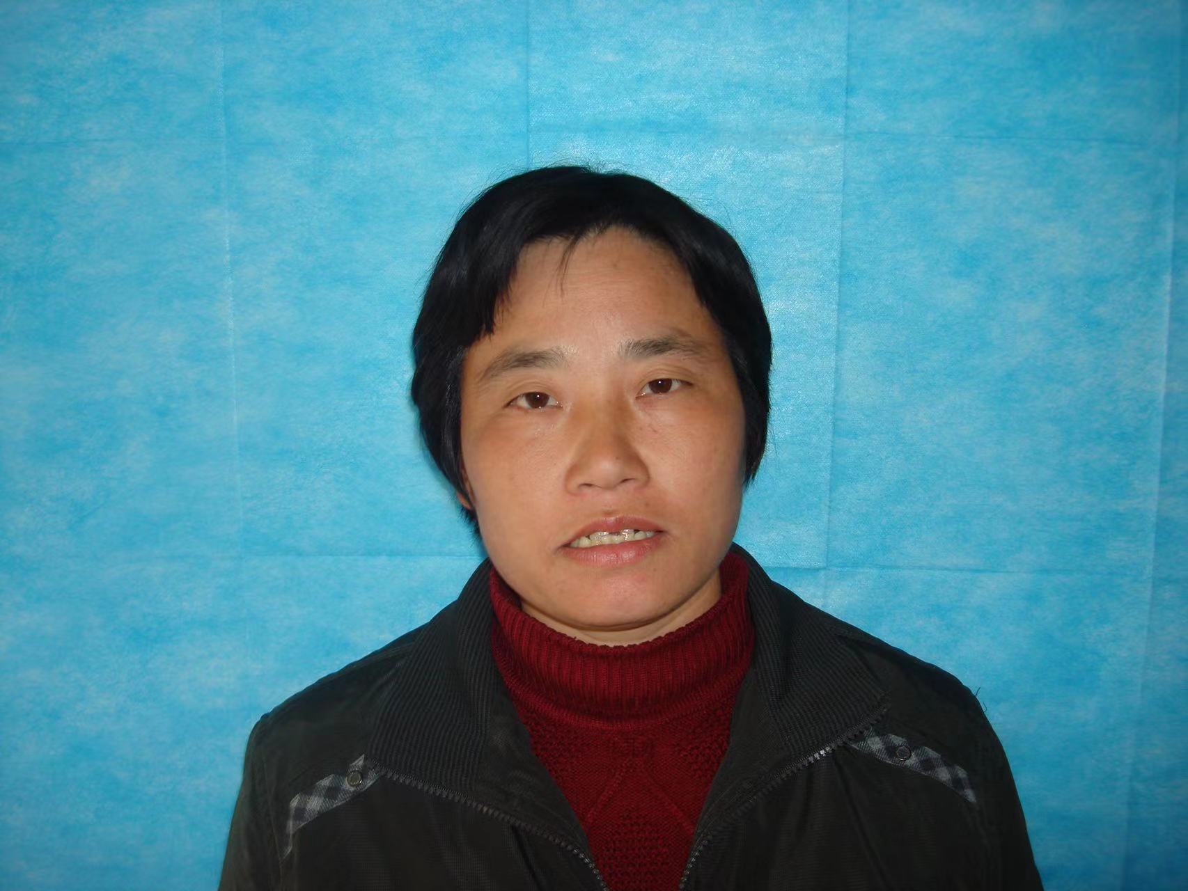 走失者照片 荆州寻亲：中年女子被救助多年，穿灰...