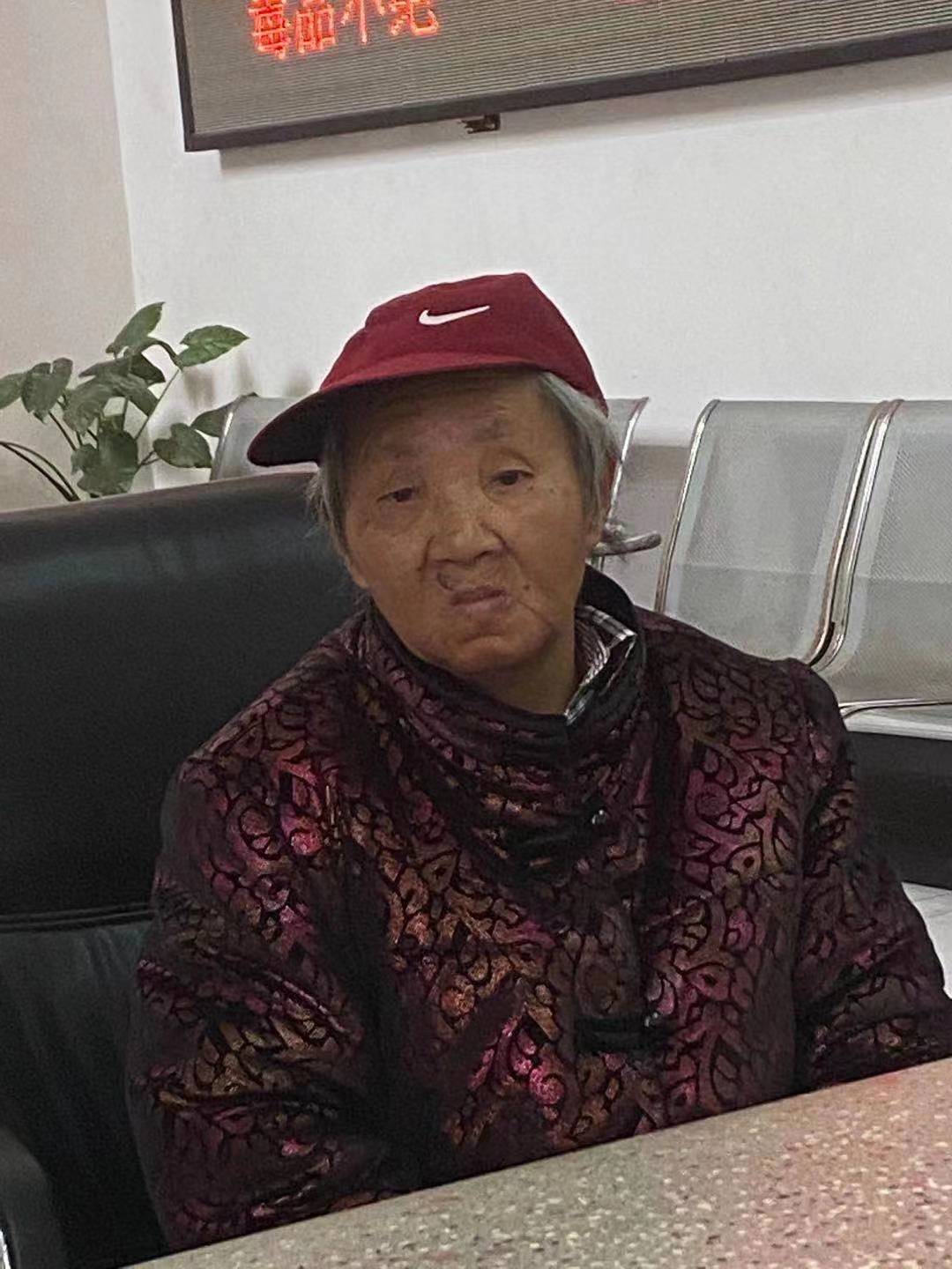 走失者照片 荆州寻亲：七旬老太被救助，穿暗色棉...
