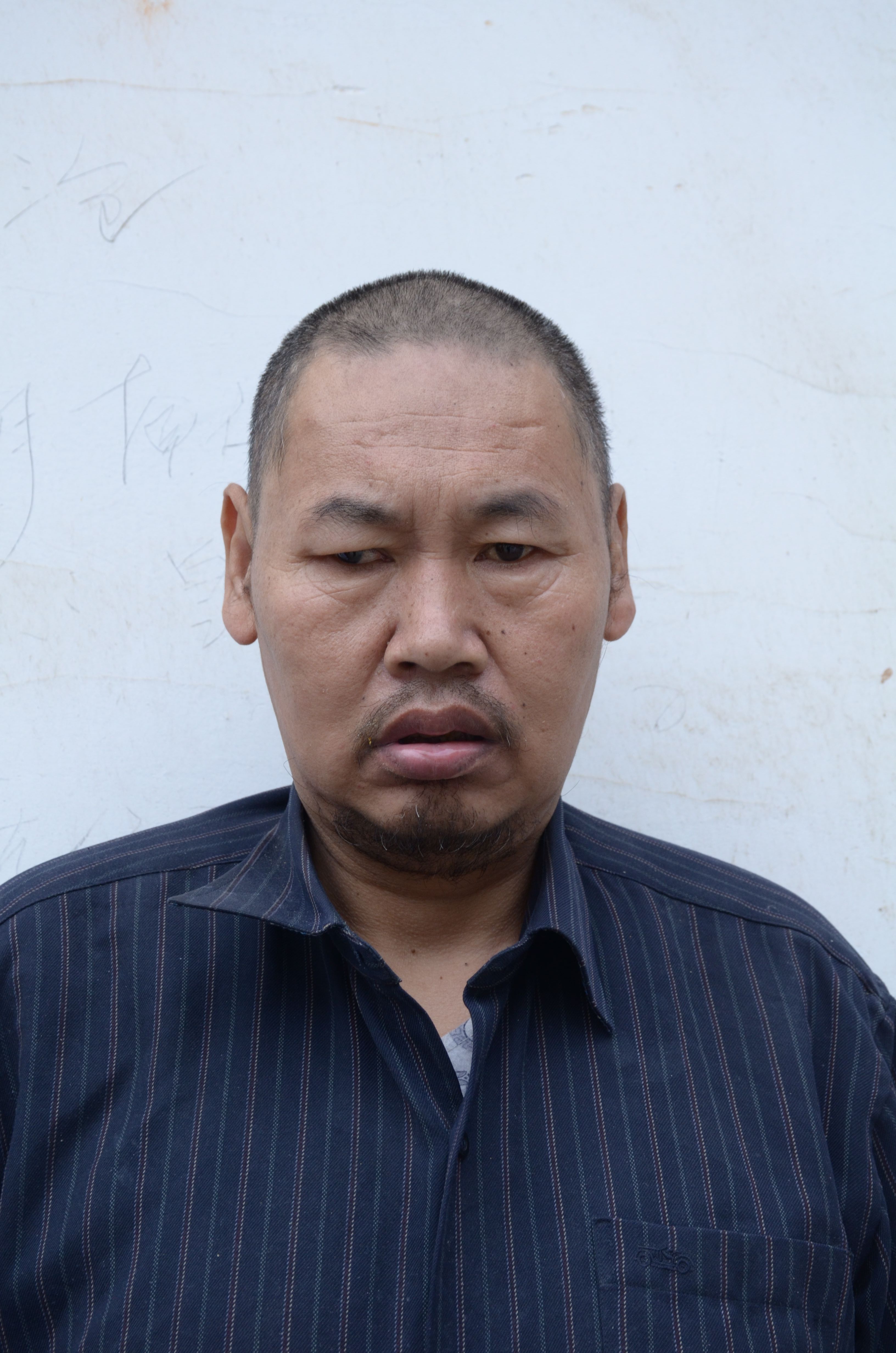 走失者照片 淮安寻亲：中年男子被救助，穿深蓝色...