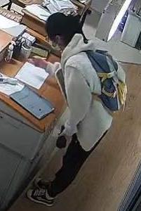 走失者照片 无锡急寻：16岁女孩失联，穿米色毛...
