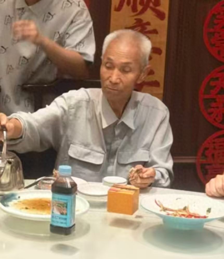 走失者照片 石家庄市寻人：八旬老人走失，穿黑色...