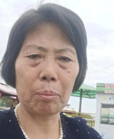 走失者照片 佳木斯市寻人：六旬老太走失，穿暗紫...