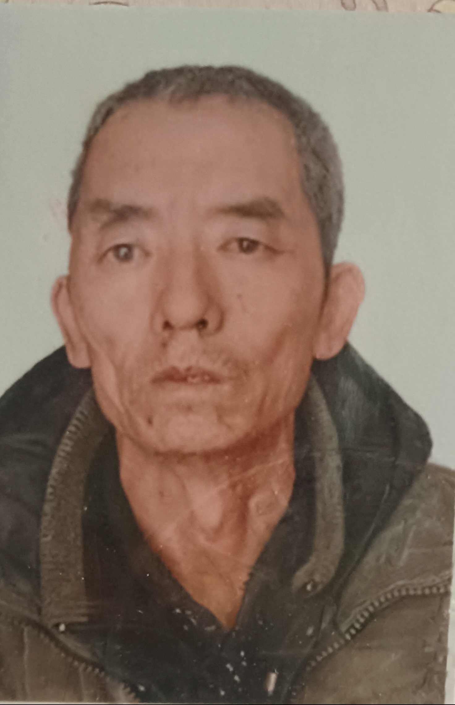 走失者照片 福州市寻人：六旬老人走失，穿白色衬...