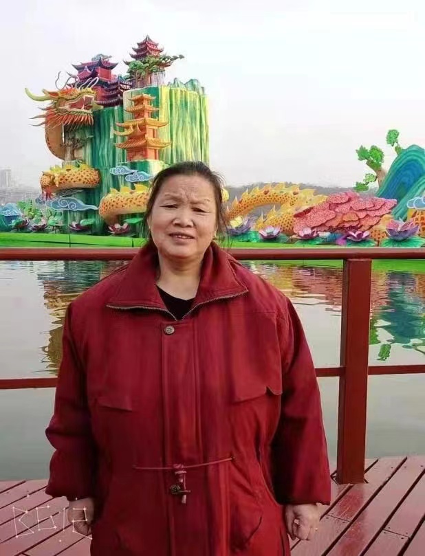 走失者照片 西安急寻：六旬老太走失，穿黑色坎肩...