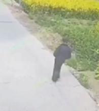 走失者照片 襄阳急寻！八旬老人走失，穿黑色衣服...