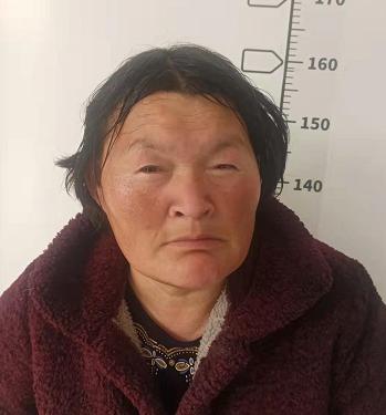 走失者照片 阜阳寻亲：五旬女子被救助，穿红色睡...