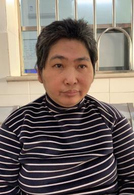 走失者照片 揭阳寻亲：中年女子被救助，穿黑白相...