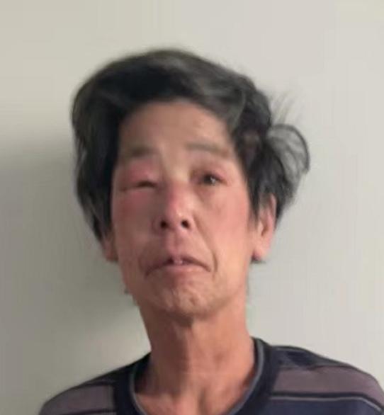 走失者照片 内江寻亲：六旬老人被救助，穿红色印...