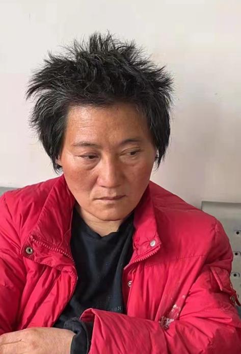 走失者照片 驻马店寻亲：六旬老太被救助，穿灰色...