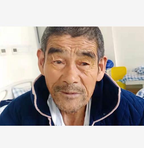 走失者照片 驻马店寻亲：七旬老人被救助，穿军用...