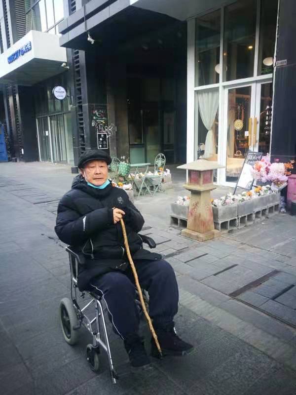 走失者照片 急寻！北京八旬老人走失，戴呢子帽子...