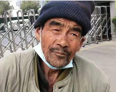 走失者照片 驻马店寻亲：七旬老人被救助，穿军用...