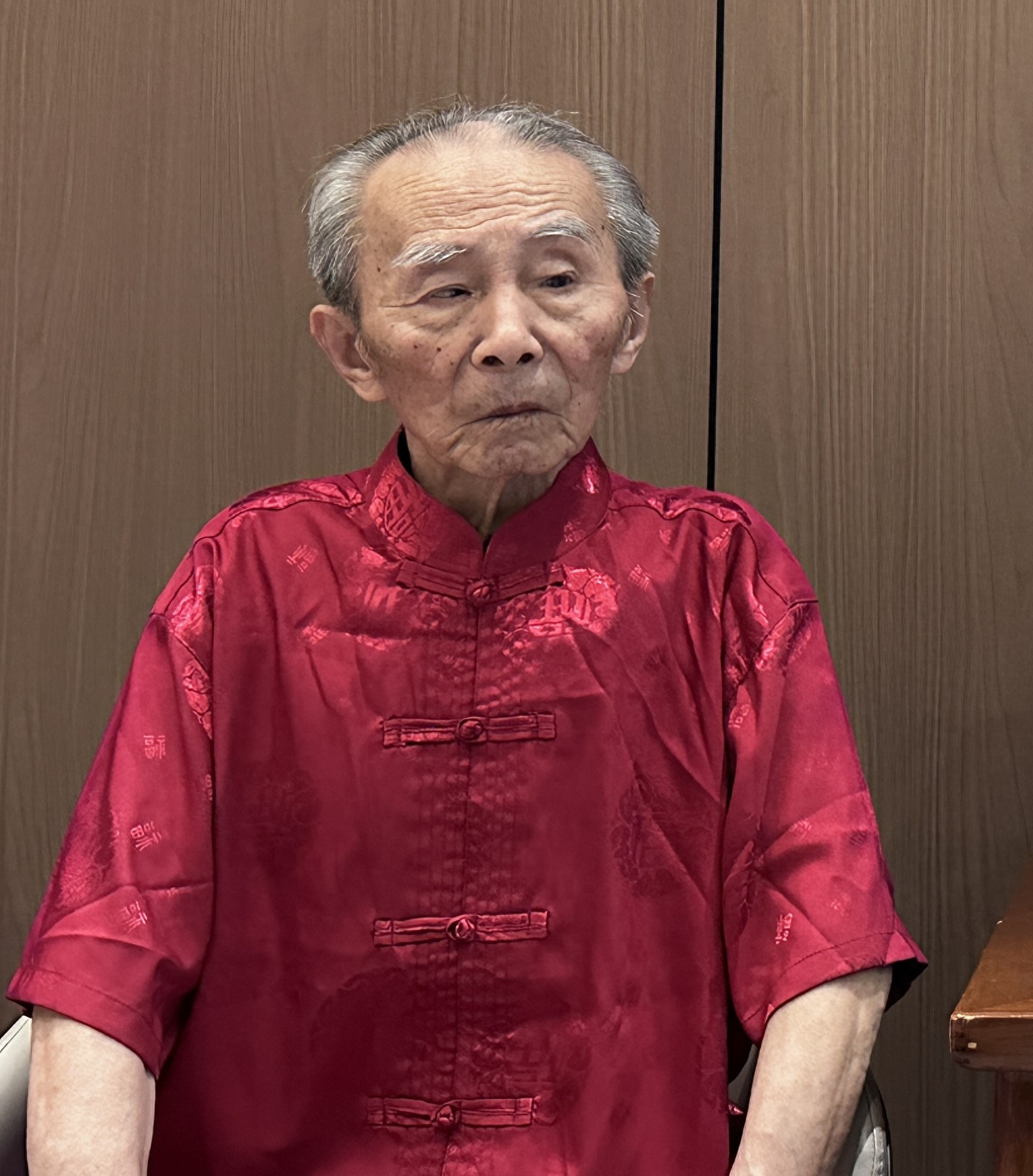 走失者照片 武汉市寻人：九旬老人走失，穿蓝底暗...
