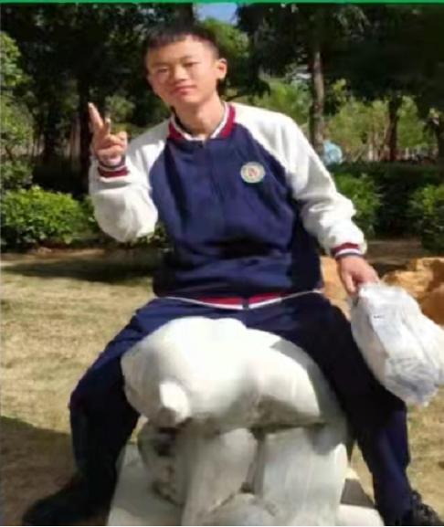走失者照片 福州急寻：17岁少年失联，穿深蓝色...