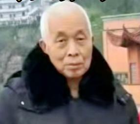 走失者照片 广安急寻：七旬老人失联，穿白色衣服...