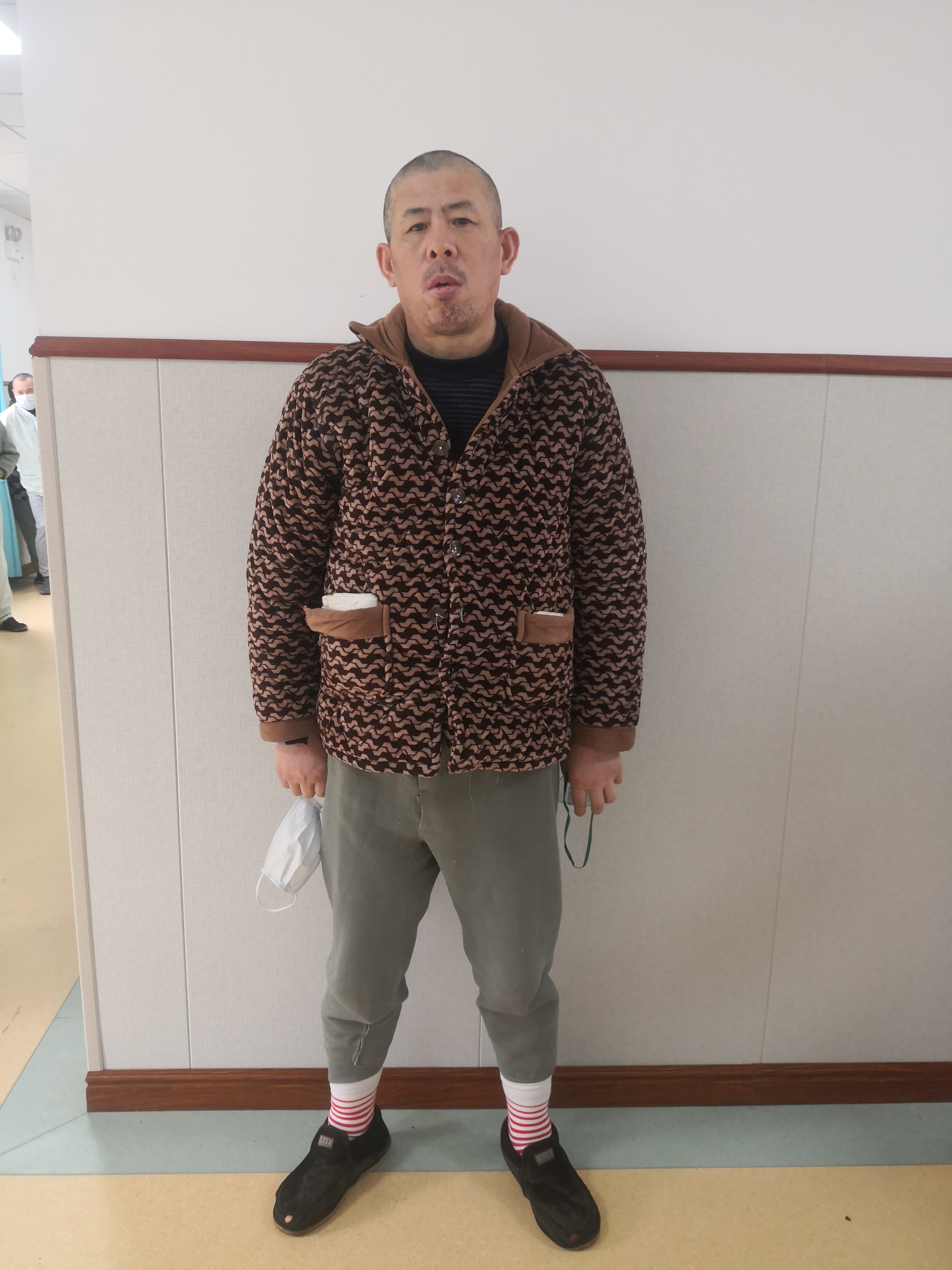 走失者照片 金华寻亲：五旬男子被救助，自述叫贝...