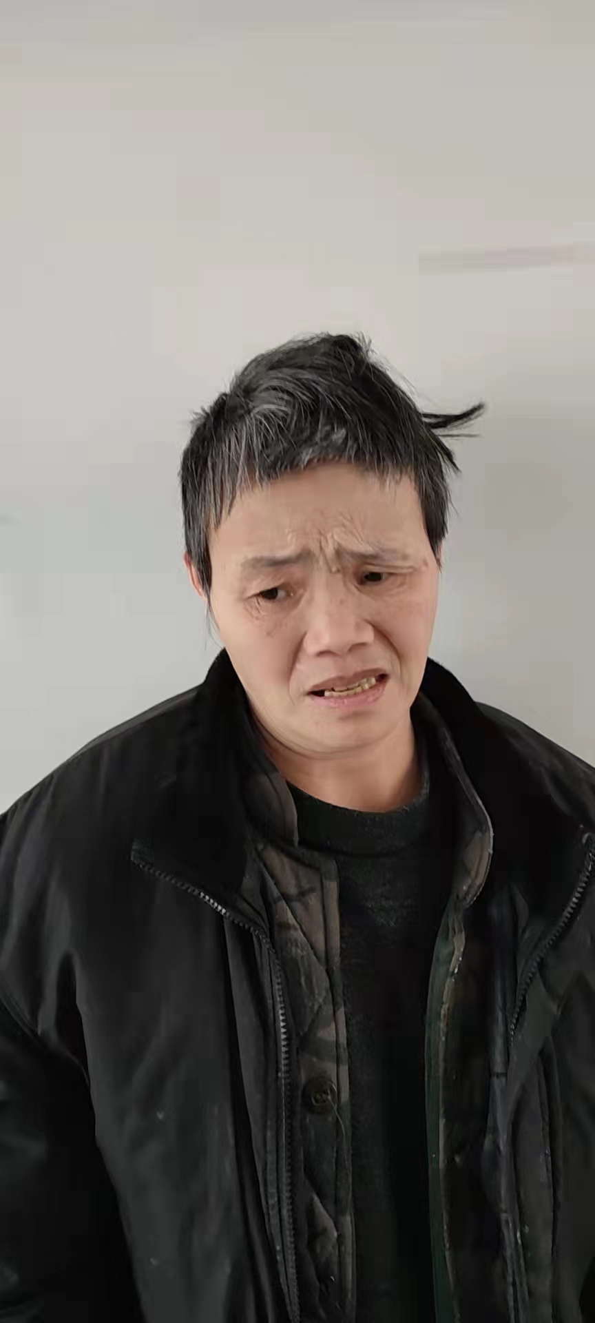 走失者照片 寻亲：中年女子在周口被救助，穿紫色...