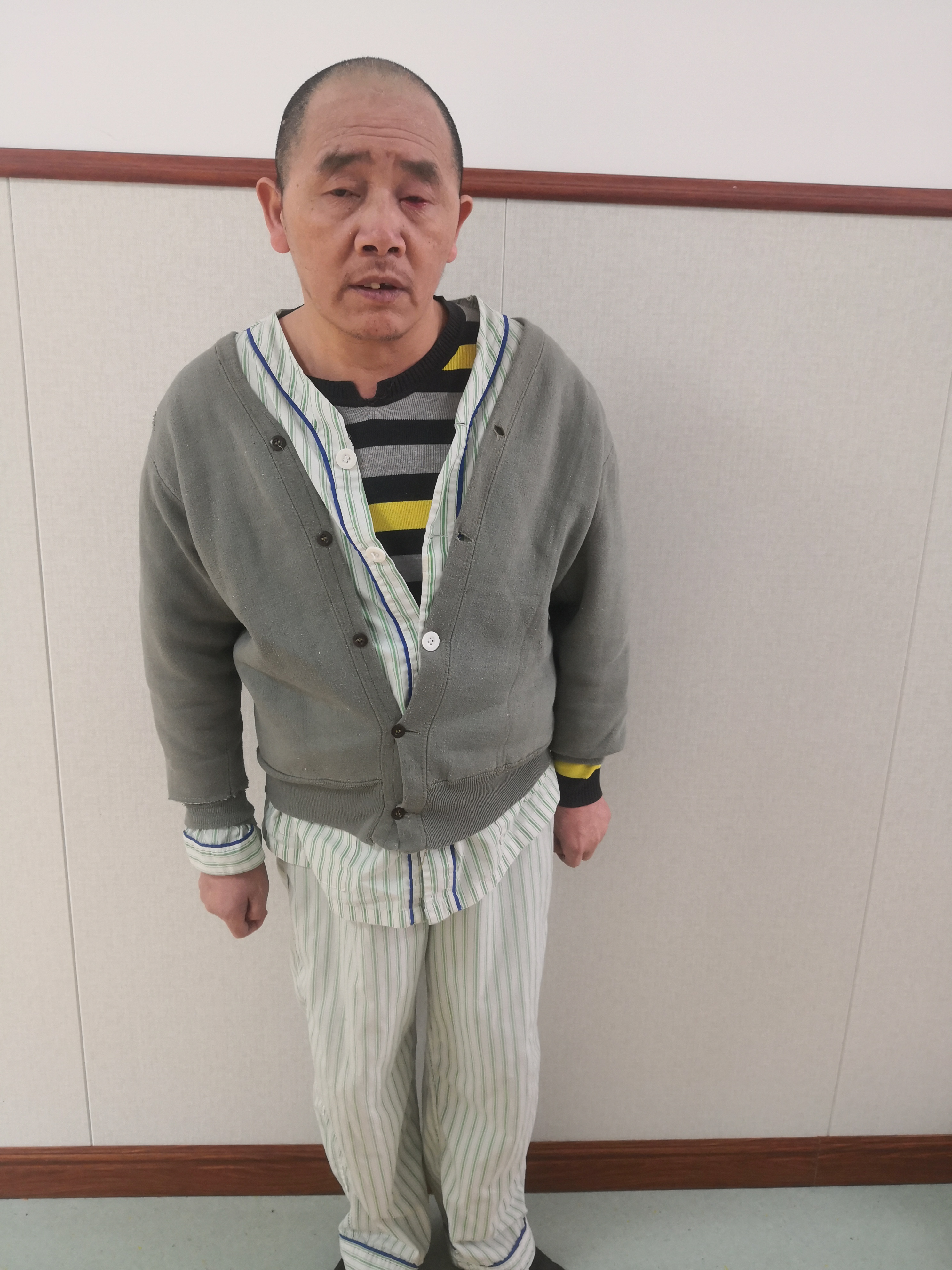 走失者照片 寻亲：五旬男子在金华被救助，自写名...