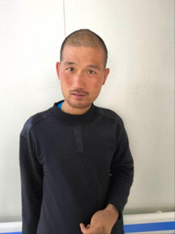 走失者照片 南阳市寻亲：青年男子被救助，穿黑色...