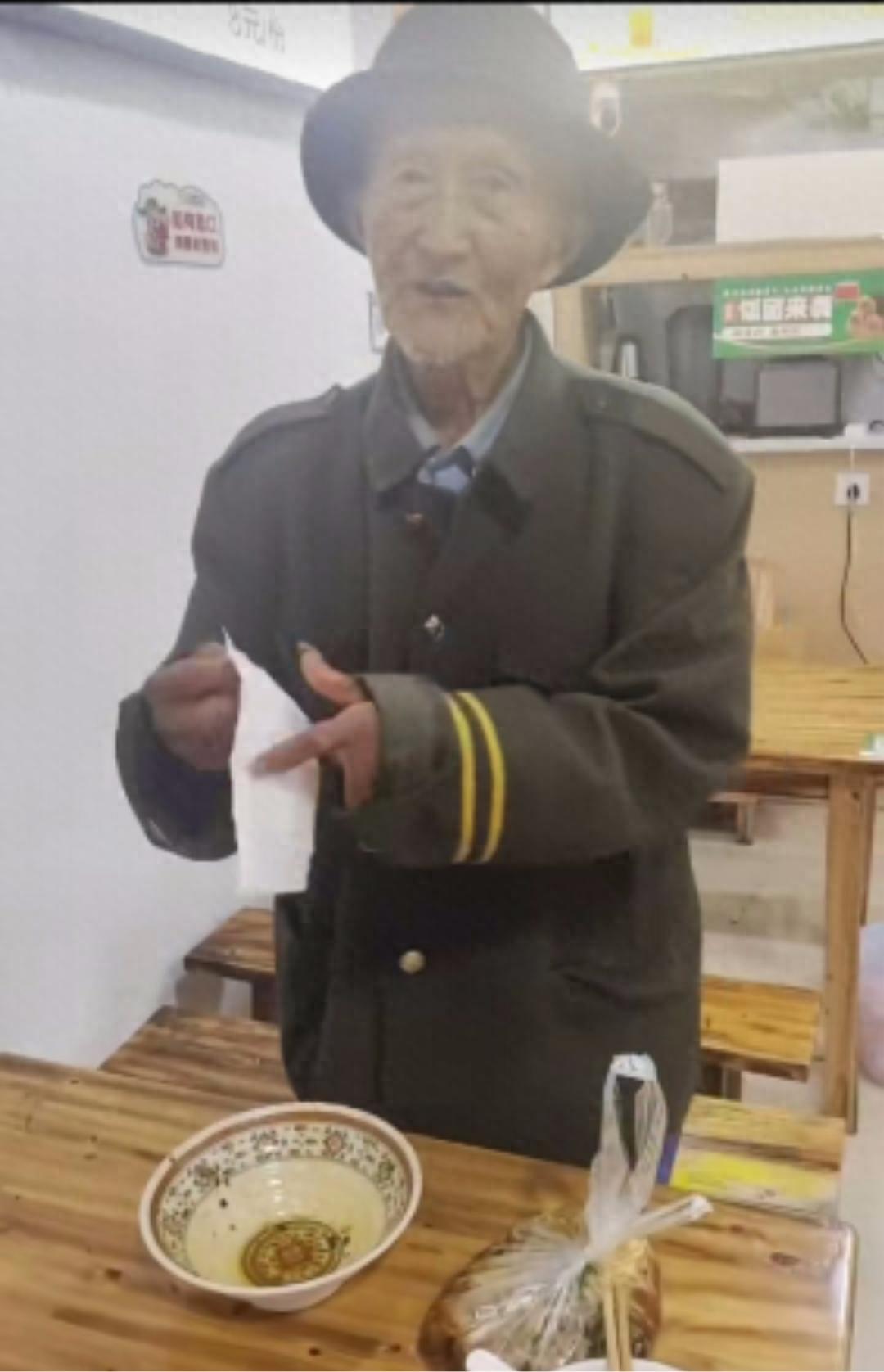走失者照片 眉山市寻人：七旬老人走失，穿军绿色...