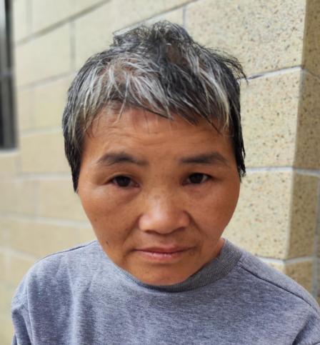 走失者照片 阳江阳春寻亲：五旬女子被救助，穿蓝...