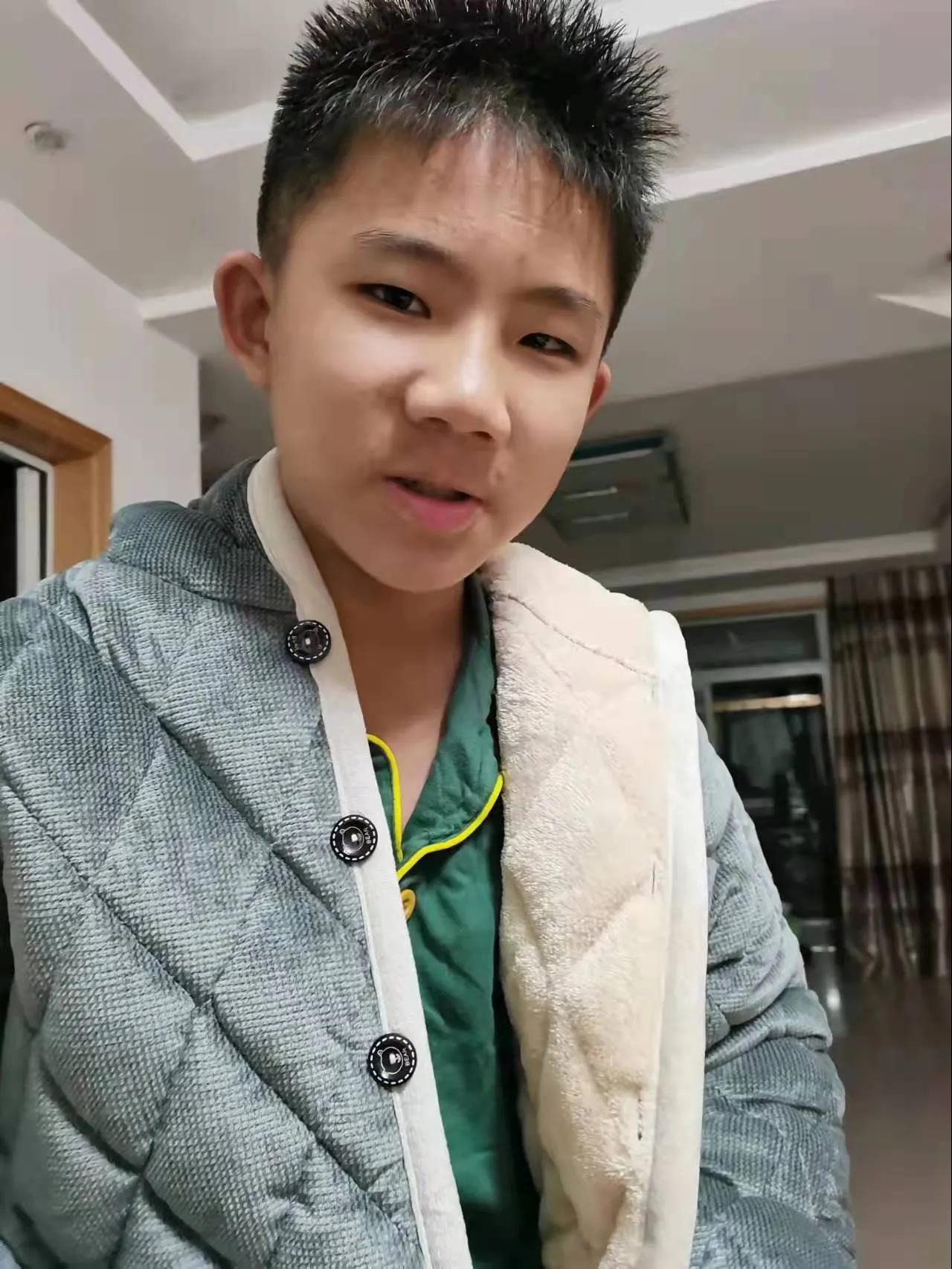 走失者照片 孩子快回家！九江13岁男孩失联，穿...
