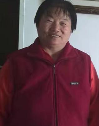 走失者照片 青岛急寻：六旬老太走失，穿紫色棉衣...