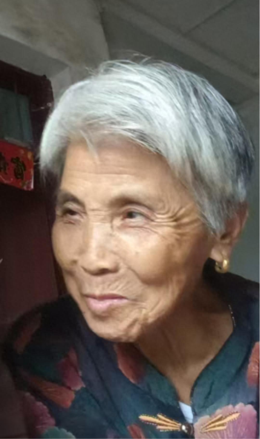 走失者照片 吉安市寻人：七旬老太走失，穿白底黑...