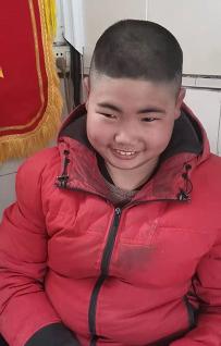 走失者照片 信阳寻亲：12岁男孩被救助，穿红色...