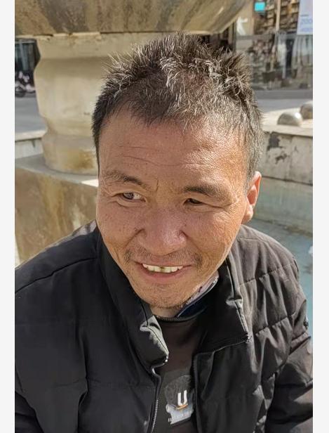 走失者照片 周口寻亲：中年男子被救助，穿黑色羽...