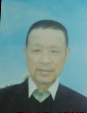 走失者照片 咸宁市寻人：六旬老人走失，穿白色T...