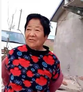 走失者照片 周口六旬老太走失，患小脑萎缩，穿灰...
