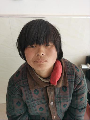 走失者照片 亳州寻亲：中年女子被救助，穿墨绿色...