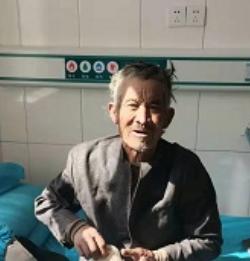 走失者照片 临沂寻亲：六旬老人被救助，戴黑色帽...