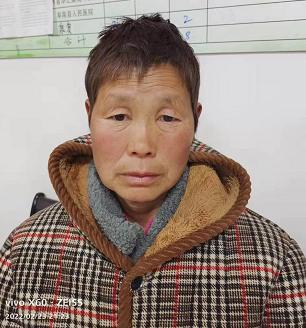 走失者照片 阜阳寻亲：中年女子被救助，穿花格子...